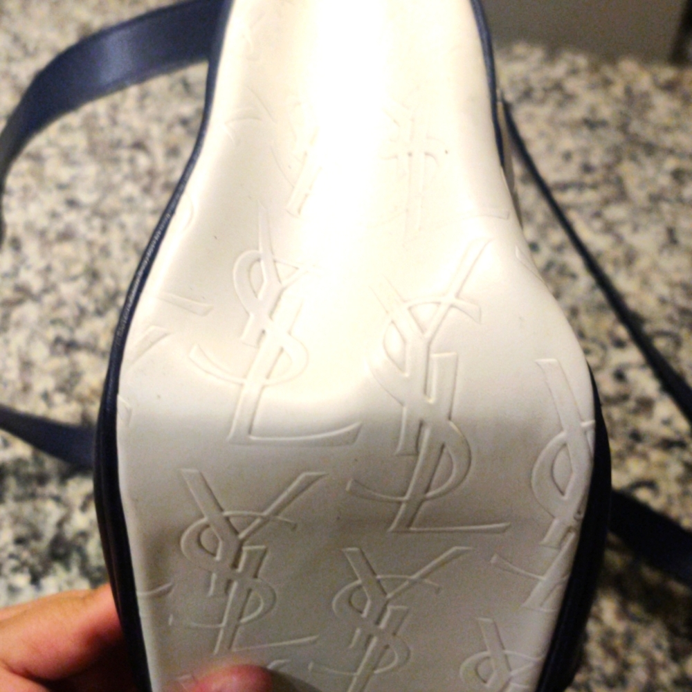 Yves Saint Laurent YSL White and Navy Shoulder Tote with Logo Design - Picture 4 of 10